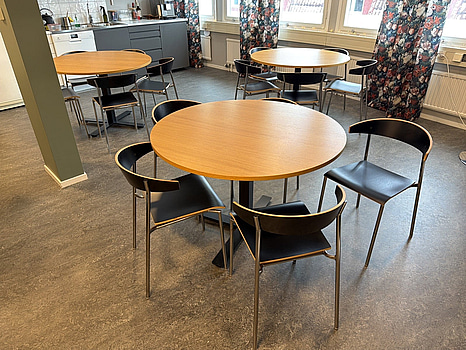 Möbler bl.a Kinnarps Riff stolar (stort parti)