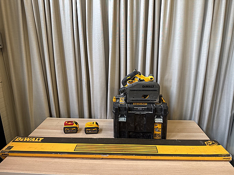 Sänksåg Dewalt DCS520 | sågskena | 2 st batteri