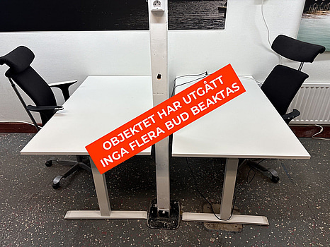 2 st. Höj- och sänkbara skrivbord inkl. 2 st. kontorsstolar.