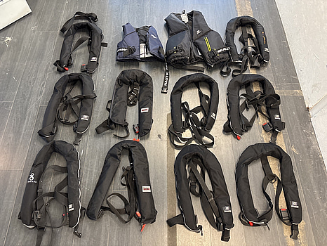 Parti med flytvästar