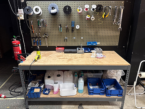 Verktygstavla och arbetsbänk