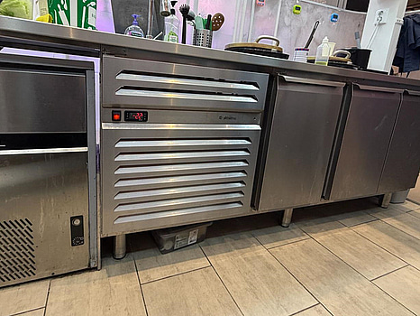 Frysbänk 210 med slät toppskiva  – AllThermo