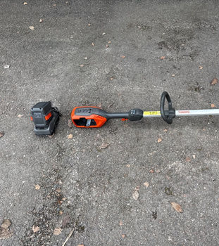 Batteridriven grästrimmer Husqvarna 215iL 36V