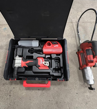 Fettspruta Milwaukee M12 GG och Nitpistol Milwaukee M12 BPRT