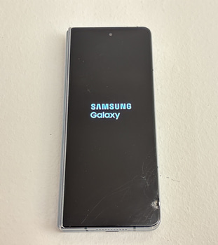 Mobil Samsung Galaxy Z Fold 4. OBS! Defekt skärm