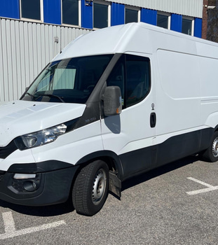 Skåpbil Iveco Daily 35-130 Skåpbil 2.3 JTD Hi-Matic -2015