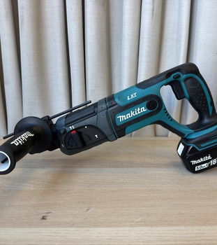 Borrhammare Makita DHR241 med batteri