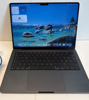 MacBook Pro Apple 14 tum, M3 Pro, 18 GB RAM