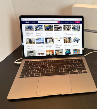 MacBook Air, M1, 8 GB RAM
