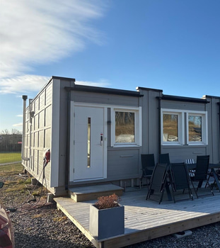 Bodetablering med 5 bodar, 135m2, med kök, kontor, toalett och luftvärmepump/AC