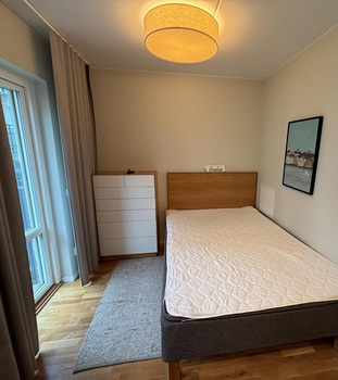 Inventarier till fullt möblerad enrummare - se alla bilder för komplett innehåll