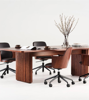 Konferensbord Karl Andersson & Söner, Opera - Nypris ca 65. 000 inkl. moms