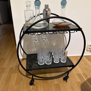 Serveringsvagn, svart metall och glas