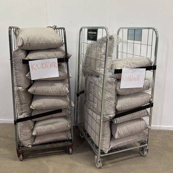 Parti med diverse kuddar till utemöbler, beige