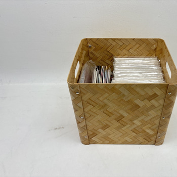 Parti med tavlor, olika konstnärer och storlekar