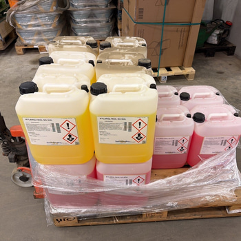 16 st dunkar koncentrerad glykol, 352 kg