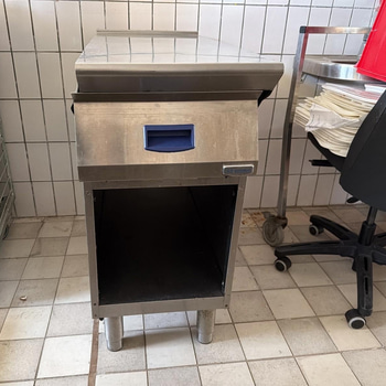 Arbetsbänk i rostfritt med utdragslåda – Electrolux