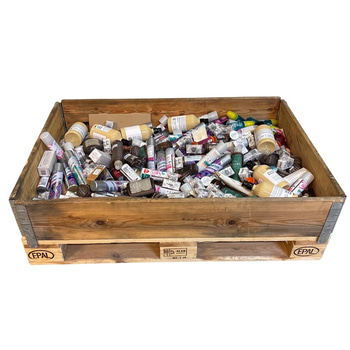 Parti med hårvårdsprodukter blandat