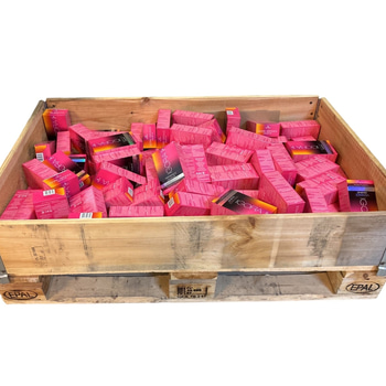 Parti med hårvårdsprodukter blandat