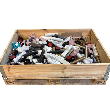 Parti med hårvårdsprodukter blandat