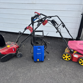 Högtryckstvätt, snöslunga och vertikalskärare