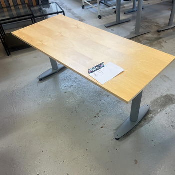 3 st. Skrivbord höj och sänkbara med vev