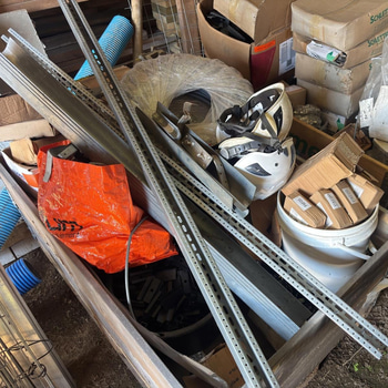 3 st. pallar blandat inklusive Makita och DeWalt