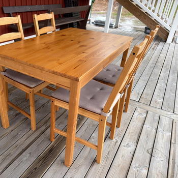 Parti IKEA Jokkmokk 19 st. bord, 77 st. stolar med dynor