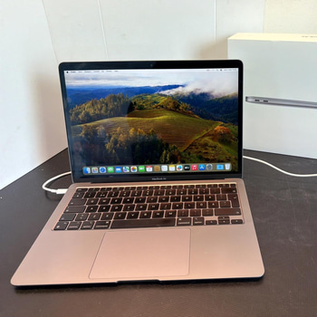 MacBook Air Apple M1, 8 GB RAM, 256 GB SSD