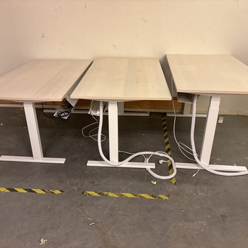 3 st. Höj- och sänkbart skrivbord Linak