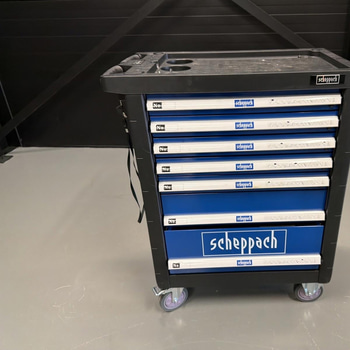 Verktygsvagn med innehåll