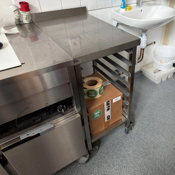 Brickhylla rostfri, på hjul