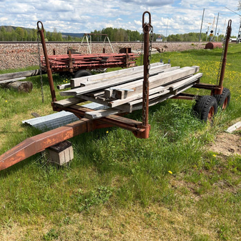 Skogsvagn med stakar