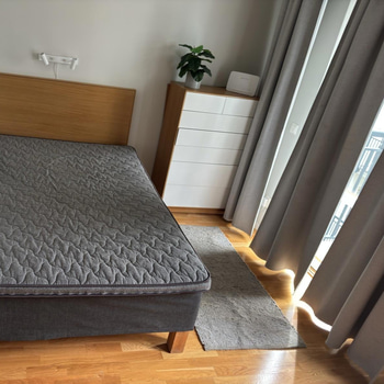 Inventarier till fullt möblerad enrummare - se alla bilder för komplett innehåll