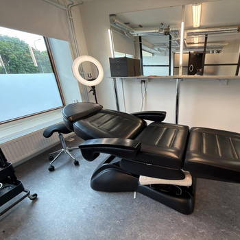 Behandlingsrum med elektrisk behandlingsstol m.m.