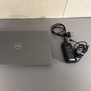 Bärbar dator Dell Modell: Latitude 5550 RAM: 16GB = 2x8 GB DDR5  Operativsystem: Windows Laddare medföljer: Ja Lagring: 512GB SSD