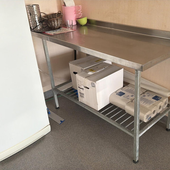 Rostfri arbetsbänk, 150x65x90 cm