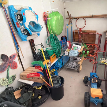 Parti diverse för utelek och gympasal