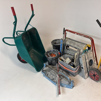 Parti med diverse kakelprodukter