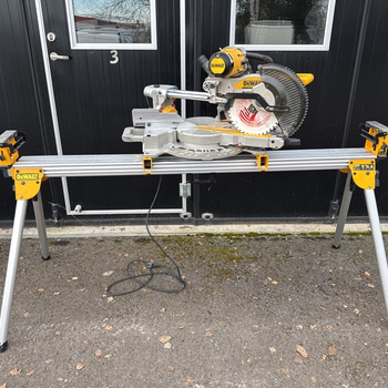 Kap- & gersåg Dewalt DWS727 med sågbord DE7023