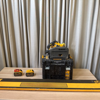 Sänksåg Dewalt DCS520 | sågskena | 2 st batteri