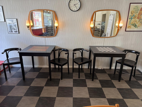 Bord med spelbräden