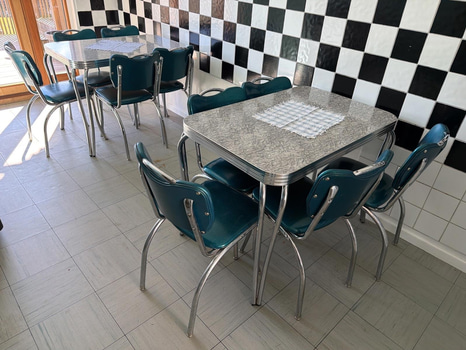 Retrobord och stolar