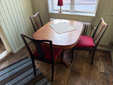Bord och 3st stolar