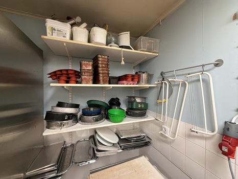 Div bakformar och uppläggningsfat