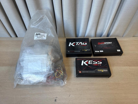 Tuningverktyg Kess V2 Master med diverse kablage