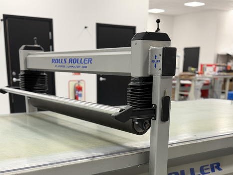 Lamineringsbord Rolls Roller Flatbed Laminator 400, tillverkad 2005