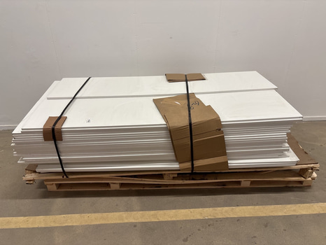 Parti med Hyllplan, vita 16x500x2035MM.