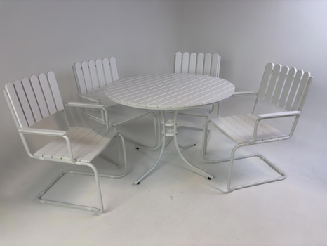 MATGRUPP SUNFUN VARBERG BORD INKL. 4 ST. STAPELSTOLAR VIT
