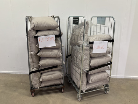 Parti med diverse kuddar till utemöbler, beige